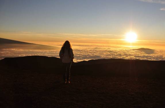 Assistindo a um inesquecível pôr-do-sol a mais de 4.200 metros de altura, no topo do Mauna Kea, na Big island, no Hawaii